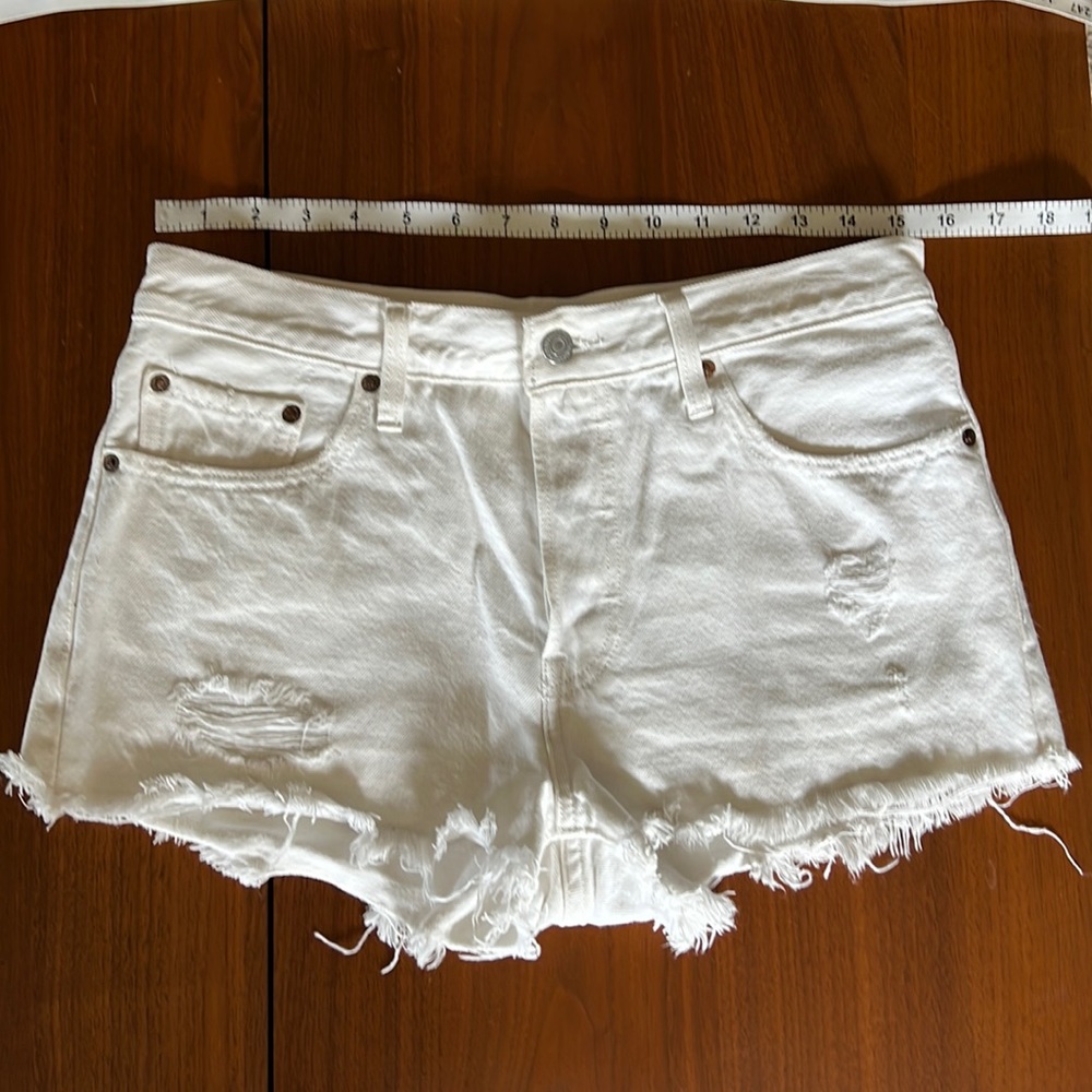 Levi’s button fly 501 Leather Tag Denim Shorts sz 28